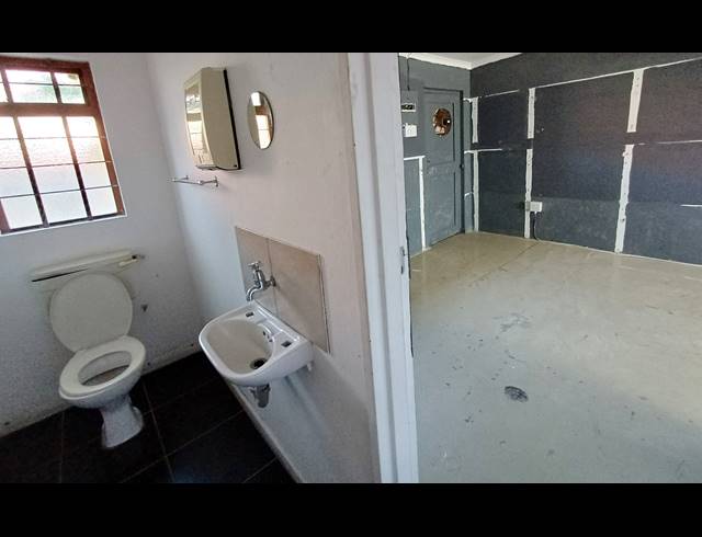 245M² BUSINESS CENTRE FOR SALE IN KLEINMOND CENTRAL